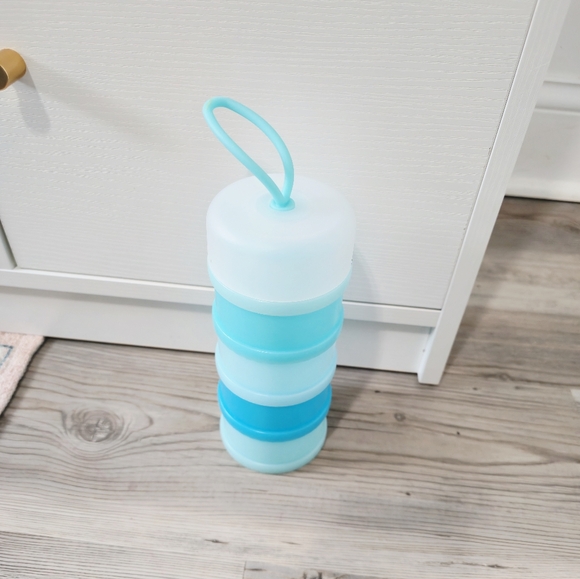 Amazon Aqua Blue Stackable Formula Dispenser & Snack Container - Picture 2 of 4